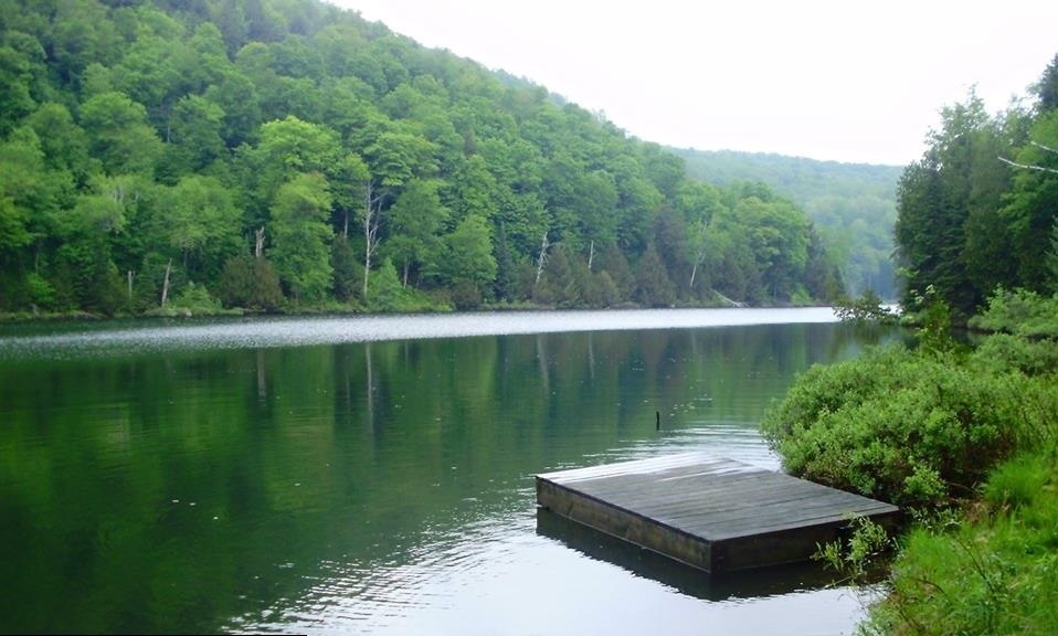 Озеро рядом с 'Le Studio'